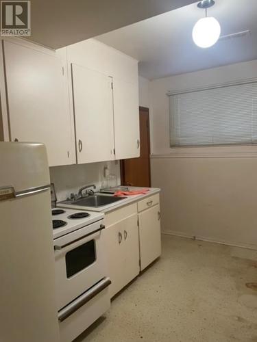 623 Cherrydale Pl, Thunder Bay, ON - Indoor Photo Showing Kitchen