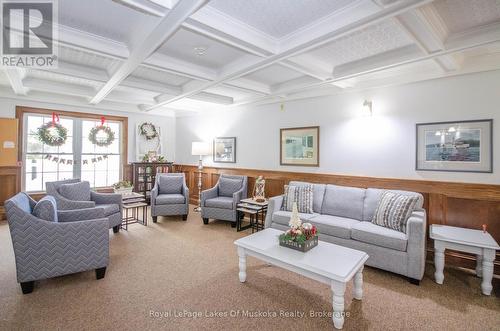 201 - 24 Ontario Street, Bracebridge (Macaulay), ON - Indoor Photo Showing Living Room