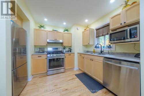 504 Fawn Ridge N, Huron-Kinloss, ON - Indoor Photo Showing Kitchen