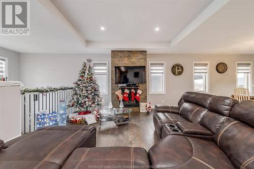 61 Olive Drive, Leamington, ON - Indoor Photo Showing Living Room