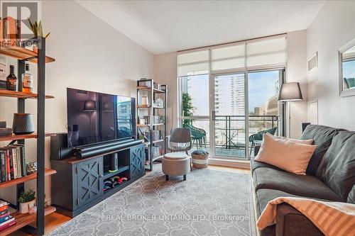 616 - 319 Merton Street, Toronto, ON - Indoor Photo Showing Living Room