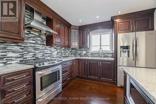 5 Merrydrew Court, Mississauga, ON - Indoor Photo Showing Kitchen With Upgraded Kitchen