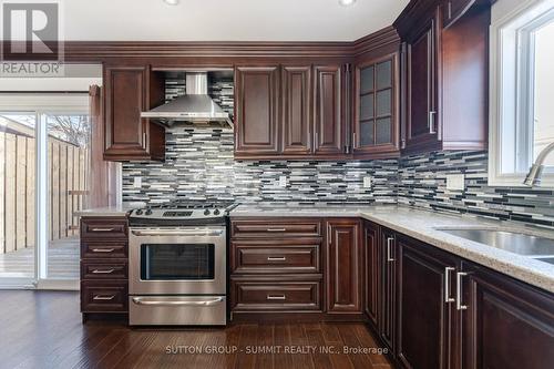 5 Merrydrew Court, Mississauga, ON - Indoor Photo Showing Kitchen With Upgraded Kitchen