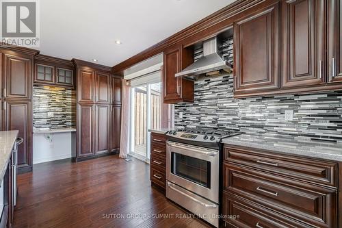 5 Merrydrew Court, Mississauga, ON - Indoor Photo Showing Kitchen With Upgraded Kitchen