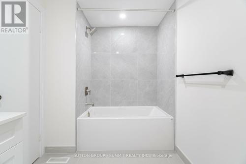 5 Merrydrew Court, Mississauga, ON - Indoor Photo Showing Bathroom