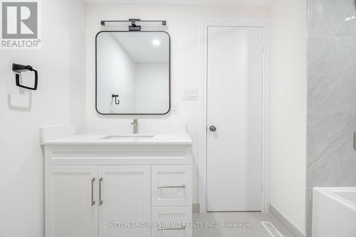 5 Merrydrew Court, Mississauga, ON - Indoor Photo Showing Bathroom