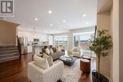 89 Antonakos Drive, Carleton Place, ON - Indoor Photo Showing Living Room