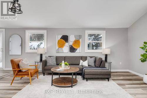 4 Duke Street, Woolwich, ON - Indoor Photo Showing Living Room