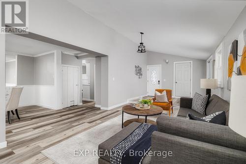 4 Duke Street, Woolwich, ON - Indoor Photo Showing Living Room