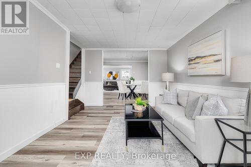 4 Duke Street, Woolwich, ON - Indoor Photo Showing Living Room