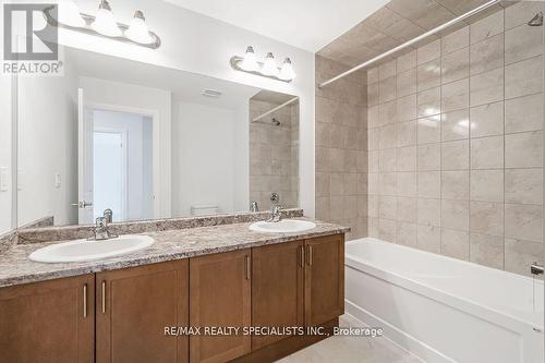 832 Knights Lane N, Woodstock, ON - Indoor Photo Showing Bathroom