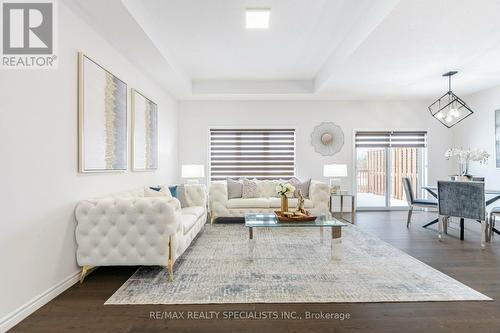 54 Matheson Crescent, East Zorra-Tavistock, ON - Indoor Photo Showing Living Room