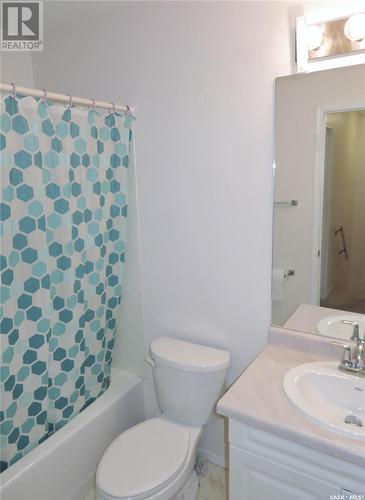 316 109Th Street W, Saskatoon, SK - Indoor Photo Showing Bathroom