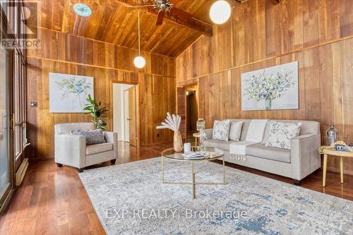 6294 Best Road, Clarington, ON - Indoor Photo Showing Living Room