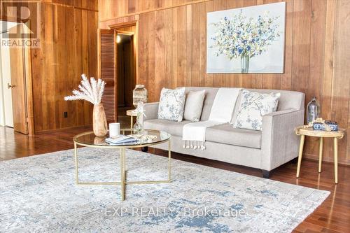 6294 Best Road, Clarington, ON - Indoor Photo Showing Living Room