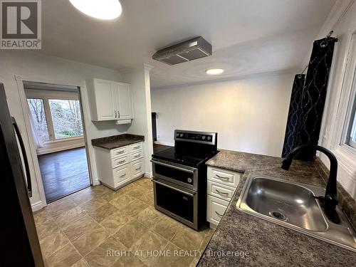 147 Grandview Street, Oshawa (Donevan), ON - Indoor Photo Showing Kitchen