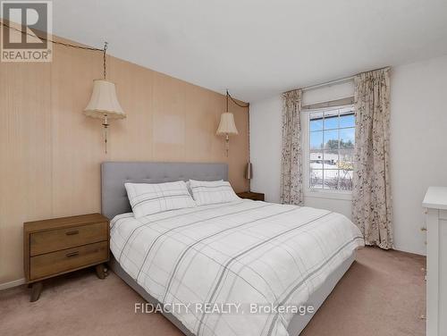 2338 Ogilvie Road, Ottawa, ON - Indoor Photo Showing Bedroom