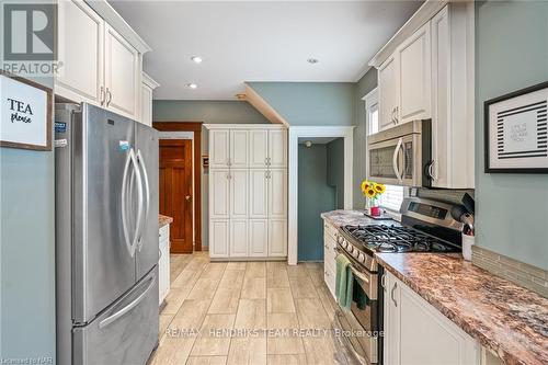 4119 Bridgeport Drive, Lincoln (980 - Lincoln-Jordan/Vineland), ON - Indoor Photo Showing Kitchen