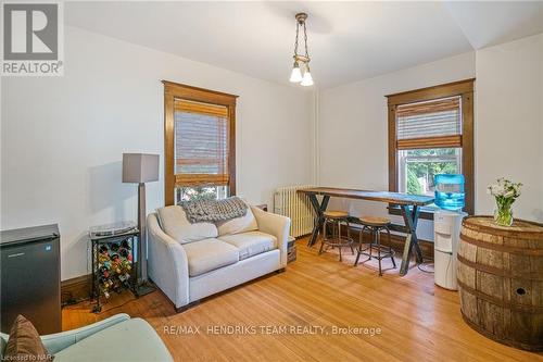 4119 Bridgeport Drive, Lincoln (980 - Lincoln-Jordan/Vineland), ON - Indoor Photo Showing Living Room