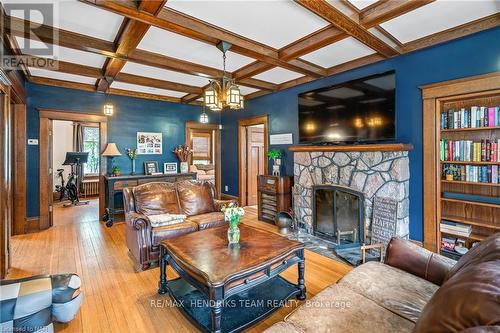 4119 Bridgeport Drive, Lincoln (980 - Lincoln-Jordan/Vineland), ON - Indoor Photo Showing Living Room With Fireplace