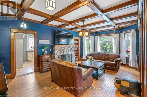 4119 Bridgeport Drive, Lincoln (980 - Lincoln-Jordan/Vineland), ON - Indoor Photo Showing Living Room With Fireplace