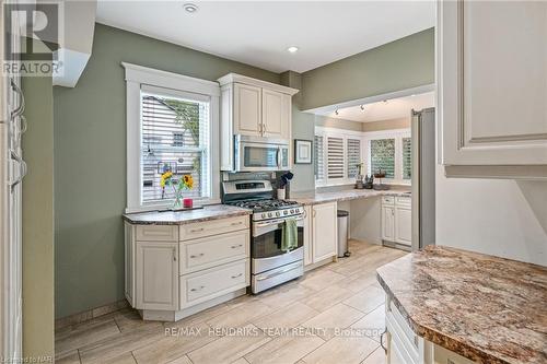 4119 Bridgeport Drive, Lincoln (980 - Lincoln-Jordan/Vineland), ON - Indoor Photo Showing Kitchen