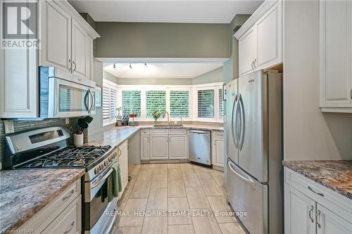 4119 Bridgeport Drive, Lincoln (980 - Lincoln-Jordan/Vineland), ON - Indoor Photo Showing Kitchen With Stainless Steel Kitchen With Upgraded Kitchen