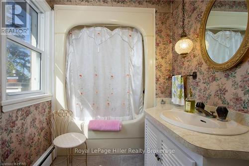 235 William Street, Stratford, ON - Indoor Photo Showing Bathroom