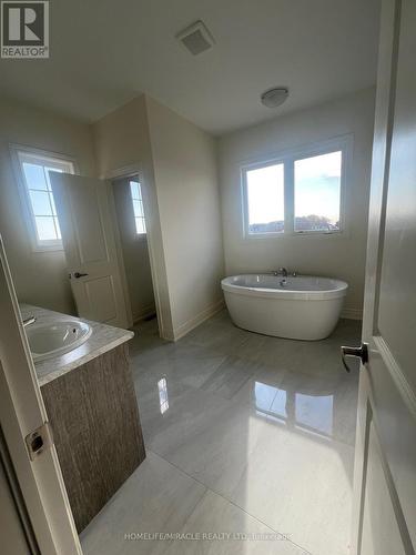 2157 Cayenne Street, Oshawa, ON - Indoor Photo Showing Bathroom