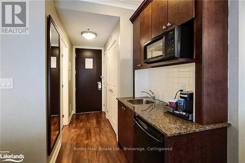 303 - 220 Gord Canning Drive, Blue Mountains (Blue Mountain Resort Area), ON - Indoor Photo Showing Kitchen