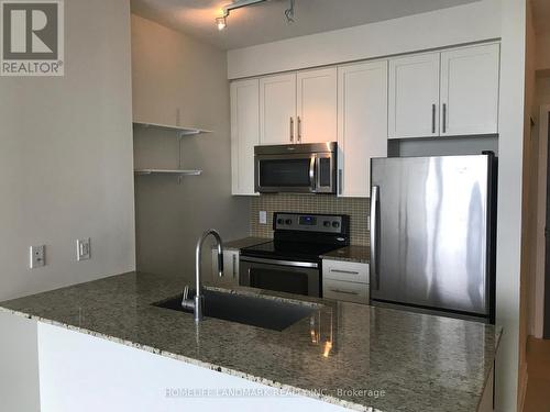 2005 - 4099 Brickstone Mews, Mississauga, ON - Indoor Photo Showing Kitchen With Stainless Steel Kitchen With Upgraded Kitchen