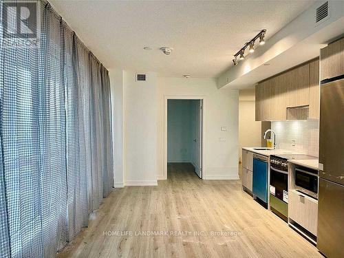 1702 - 395 Bloor Street E, Toronto, ON - Indoor Photo Showing Kitchen