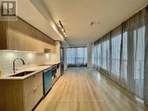 1702 - 395 Bloor Street E, Toronto, ON - Indoor Photo Showing Kitchen