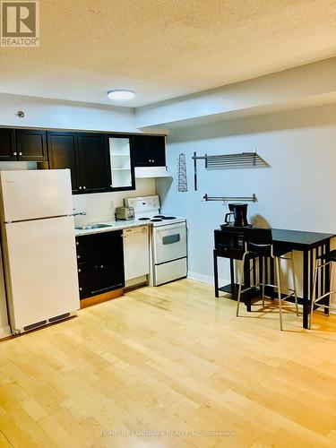 605 - 210 Victoria Street, Toronto, ON - Indoor Photo Showing Kitchen