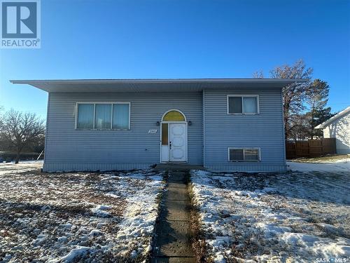 2160 Proton Avenue, Gull Lake, SK - Outdoor