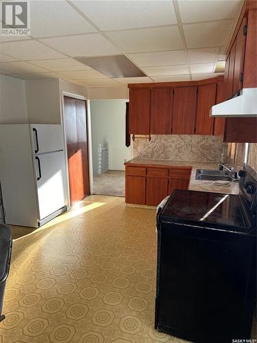 2160 Proton Avenue, Gull Lake, SK - Indoor Photo Showing Kitchen