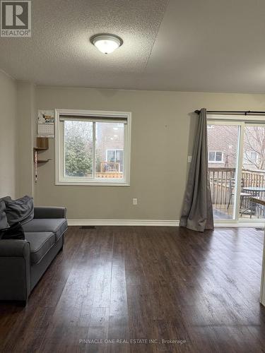 34 Markham Trail, Clarington, ON - Indoor Photo Showing Living Room