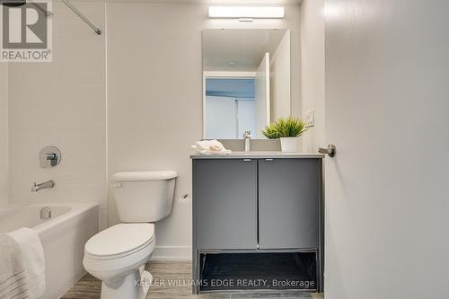 B323 - 1119 Cooke Boulevard, Burlington, ON - Indoor Photo Showing Bathroom