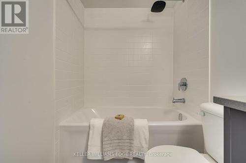 B323 - 1119 Cooke Boulevard, Burlington, ON - Indoor Photo Showing Bathroom