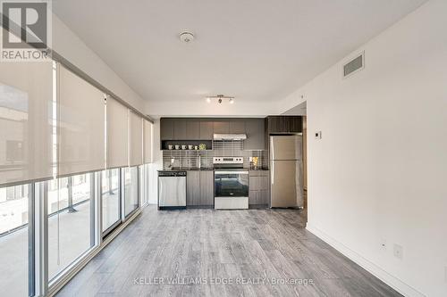 B323 - 1119 Cooke Boulevard, Burlington, ON - Indoor Photo Showing Kitchen