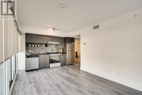 B323 - 1119 Cooke Boulevard, Burlington, ON - Indoor Photo Showing Kitchen With Stainless Steel Kitchen