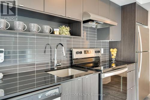 B323 - 1119 Cooke Boulevard, Burlington, ON - Indoor Photo Showing Kitchen With Stainless Steel Kitchen With Upgraded Kitchen