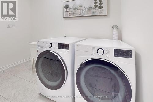 9 Goodwin Court, East Gwillimbury, ON - Indoor Photo Showing Laundry Room