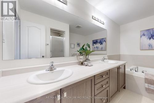 9 Goodwin Court, East Gwillimbury, ON - Indoor Photo Showing Bathroom