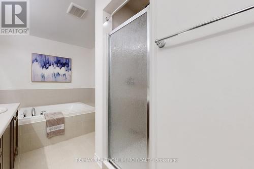 9 Goodwin Court, East Gwillimbury, ON - Indoor Photo Showing Bathroom