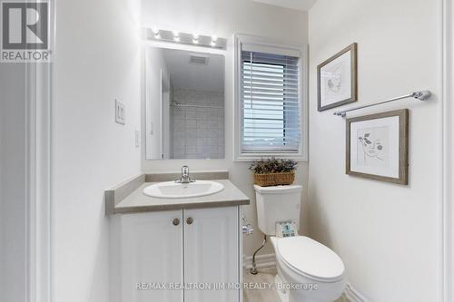 9 Goodwin Court, East Gwillimbury, ON - Indoor Photo Showing Bathroom