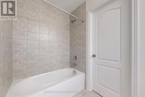 9 Goodwin Court, East Gwillimbury, ON - Indoor Photo Showing Bathroom