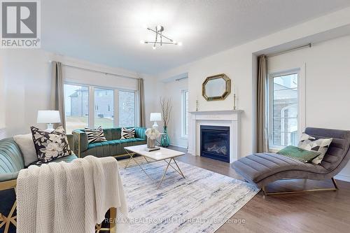 9 Goodwin Court, East Gwillimbury, ON - Indoor Photo Showing Living Room With Fireplace