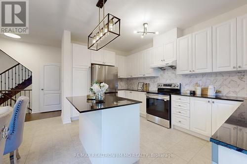 9 Goodwin Court, East Gwillimbury, ON - Indoor Photo Showing Kitchen With Stainless Steel Kitchen With Upgraded Kitchen