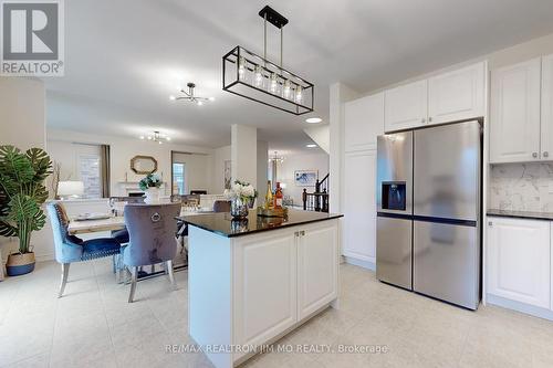 9 Goodwin Court, East Gwillimbury, ON - Indoor Photo Showing Kitchen With Stainless Steel Kitchen